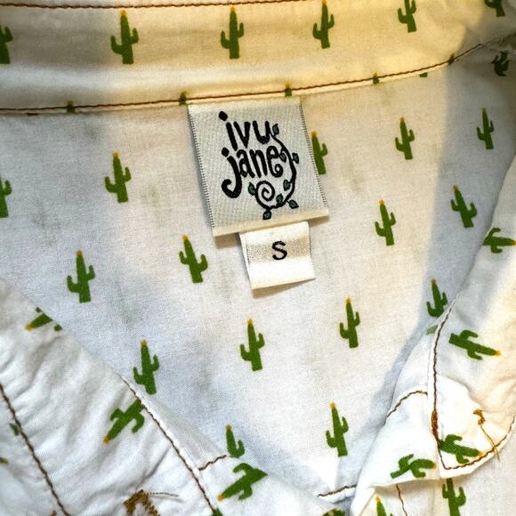 Ivy Jane Women's Size Small Made in USA Cactus Print Button Up Asymmetrical Top - Picture 7 of 9